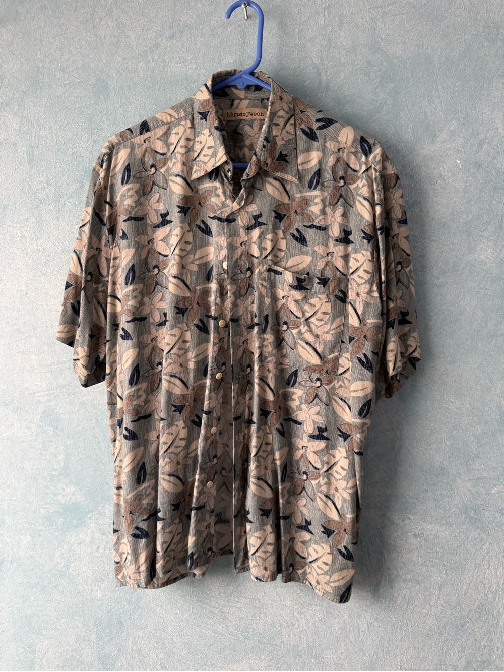 Men's Short Sleeve Floral Button-Down Shirt in Beige & Navy